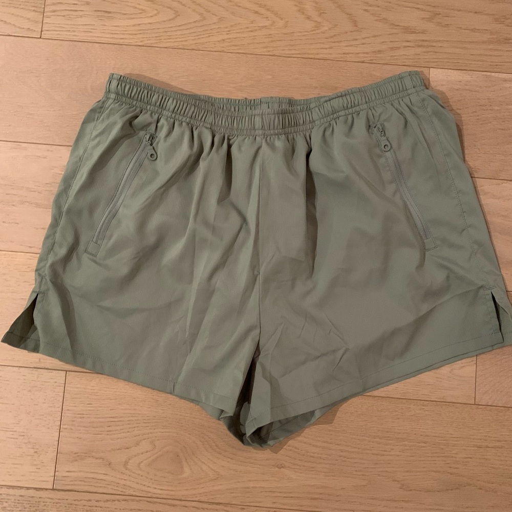 NWT Girlfriend Collective Agave Gazelle shorts